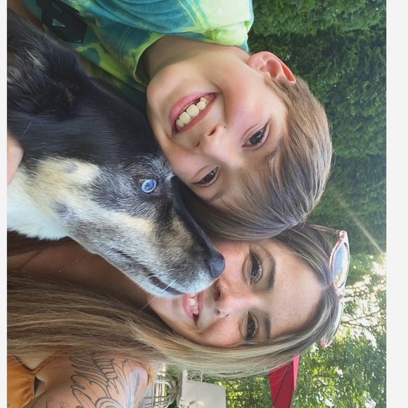 Meet your Posher! - Picture 1 of 4